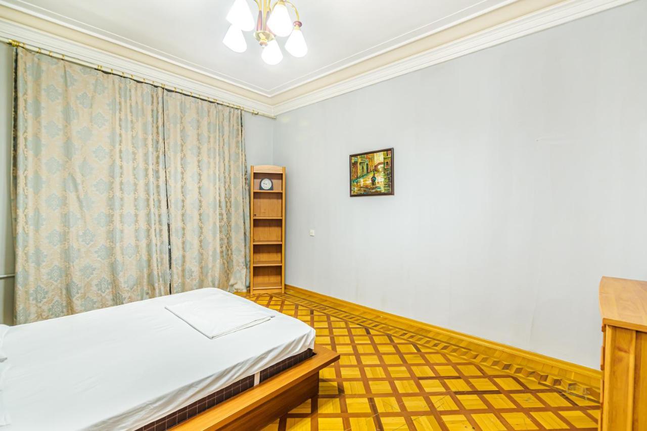 Targovu Nizami Street 4 Room Baku Exterior photo