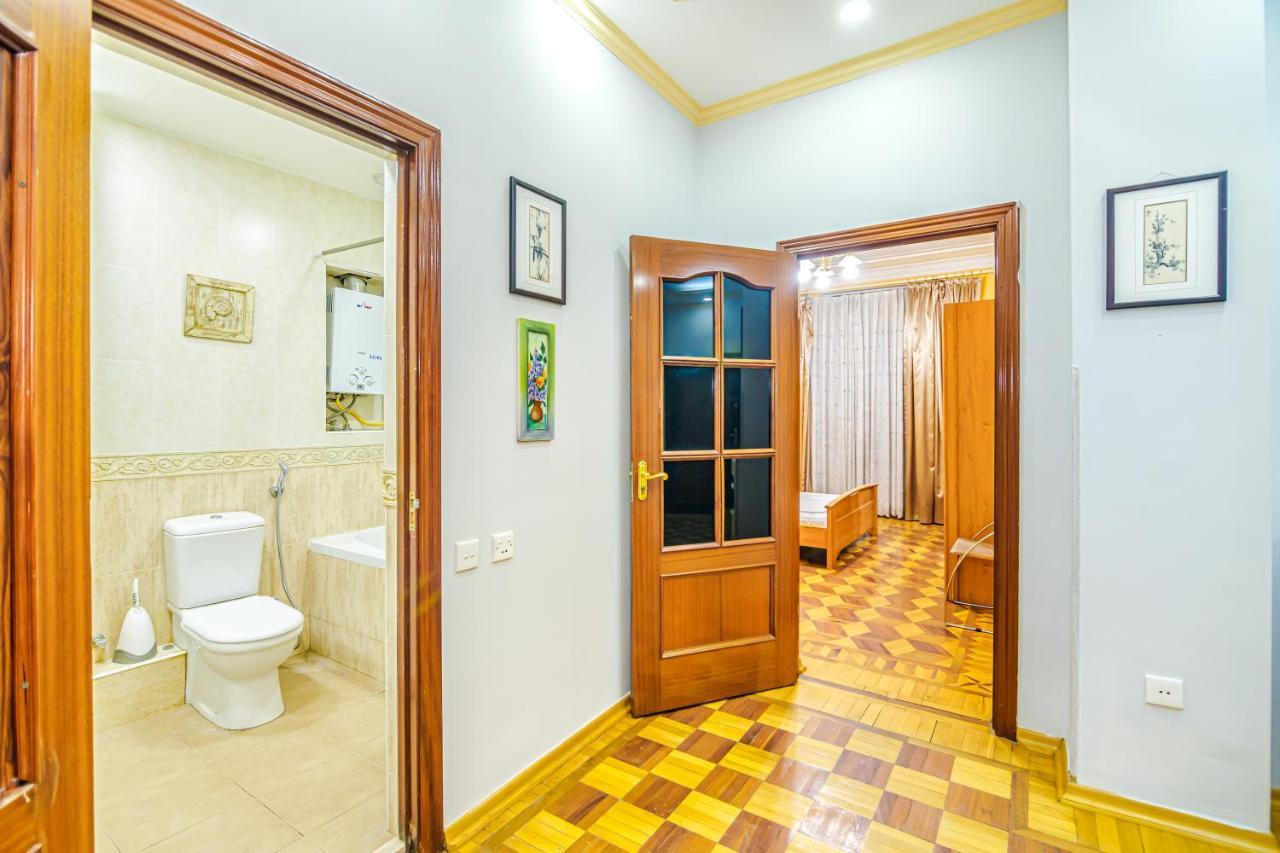 Targovu Nizami Street 4 Room Baku Exterior photo