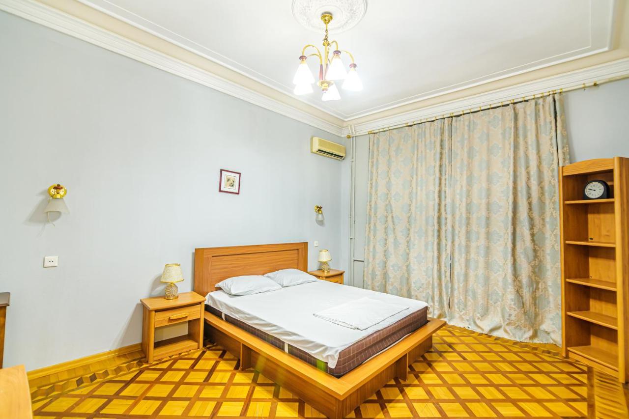 Targovu Nizami Street 4 Room Baku Exterior photo