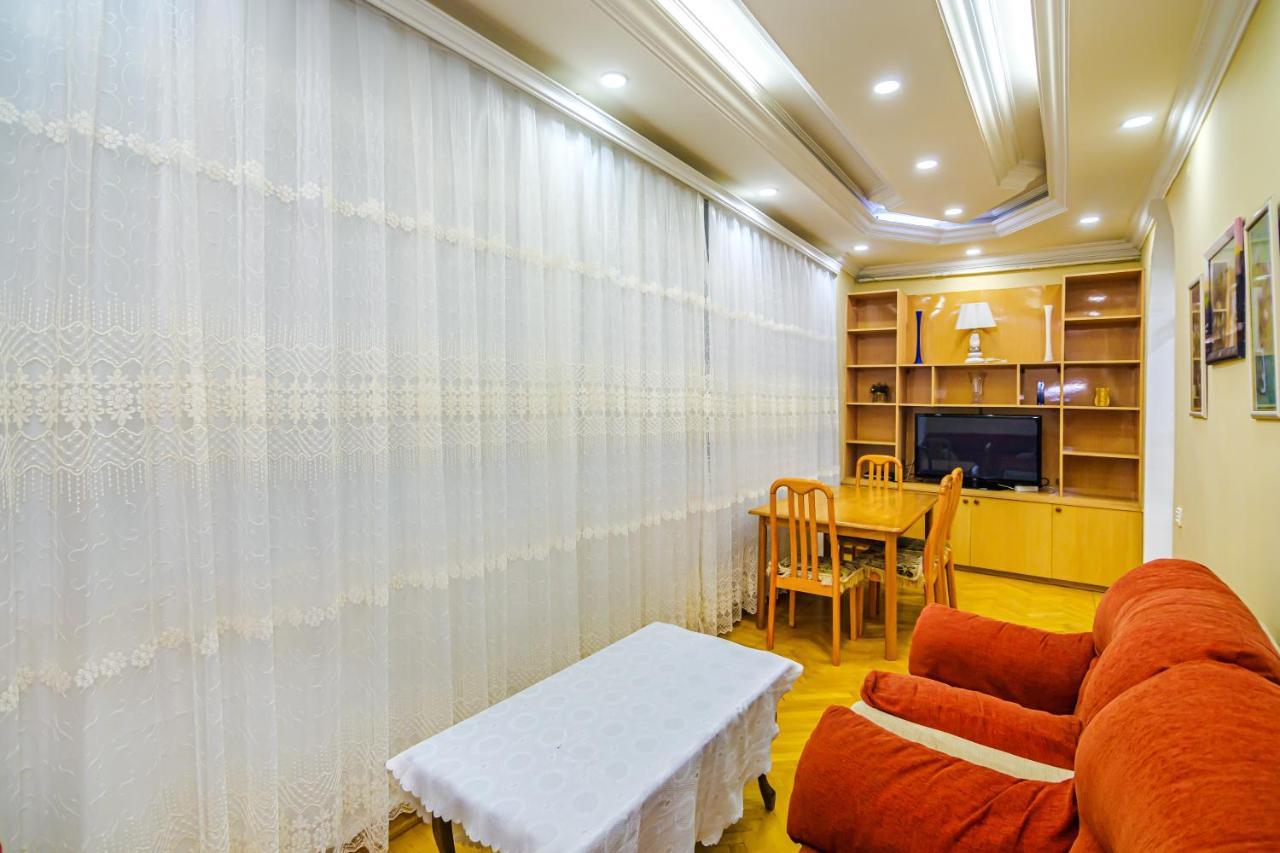 Targovu Nizami Street 4 Room Baku Exterior photo